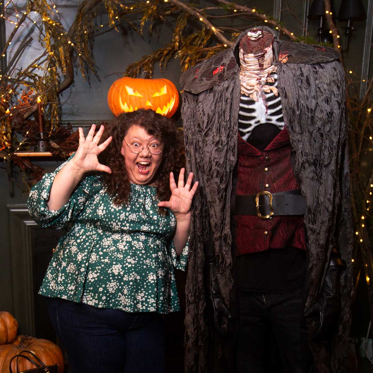 Headless Horseman holding a tankard